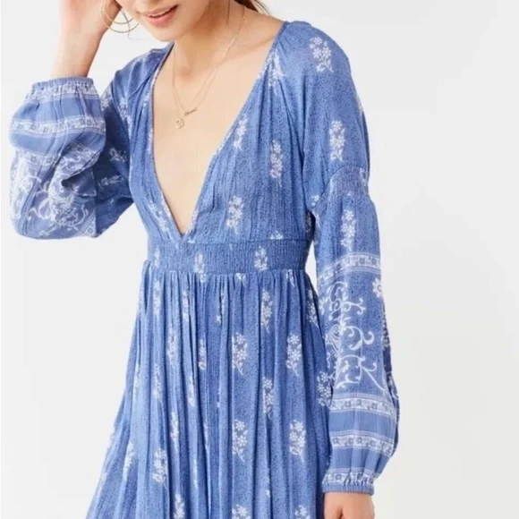 Elegant Blue Floral Maxi Dress - Picture 2 of 9